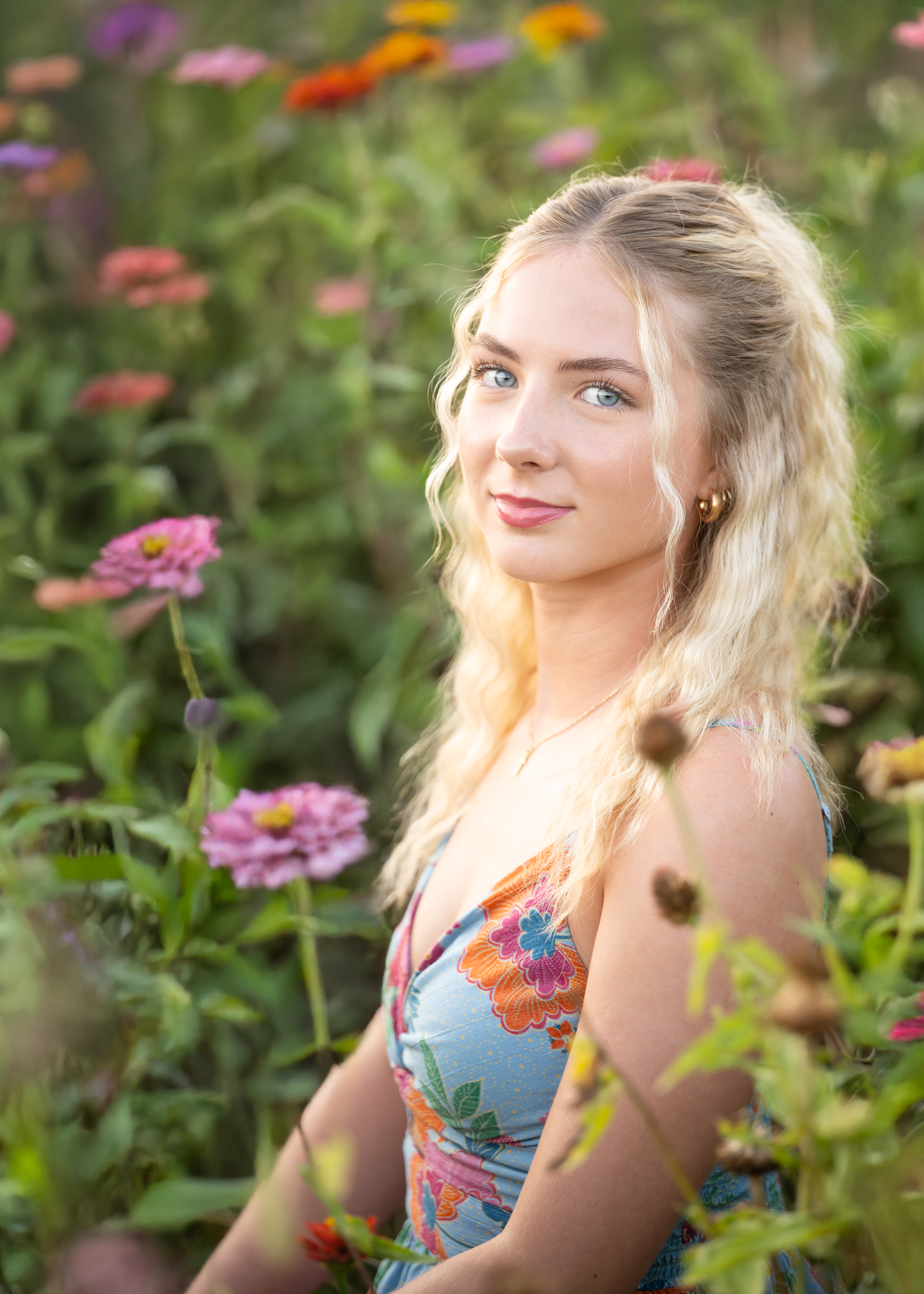Beautiful Senior photography rep Corynn embodies summer as we wish the season farewell in Batavia Ohio