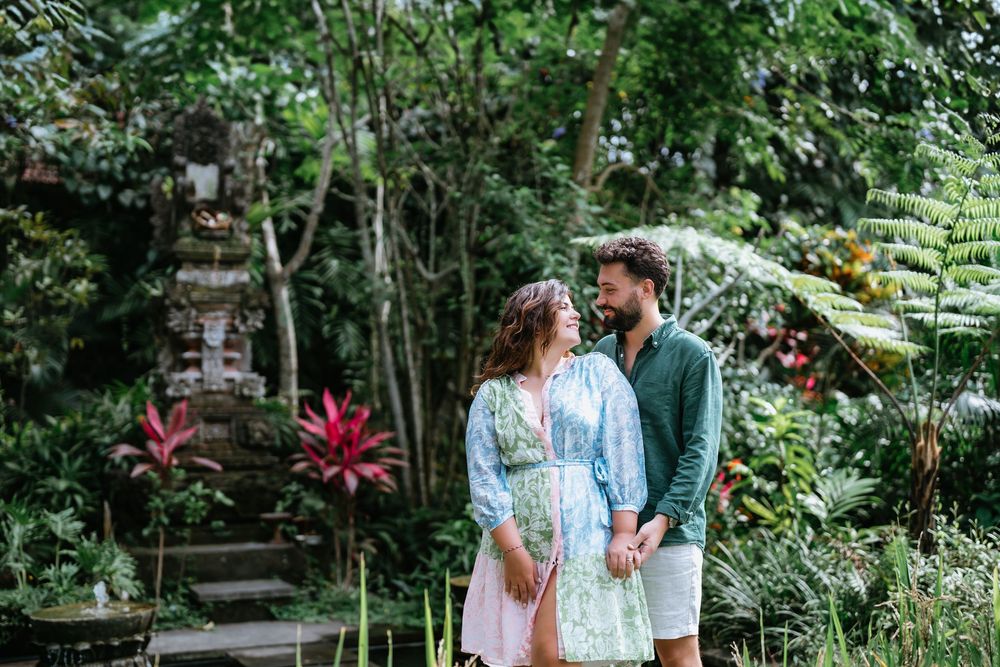 Romantic couple photoshoot at Adiwana Suweta with lush tropical surroundings.