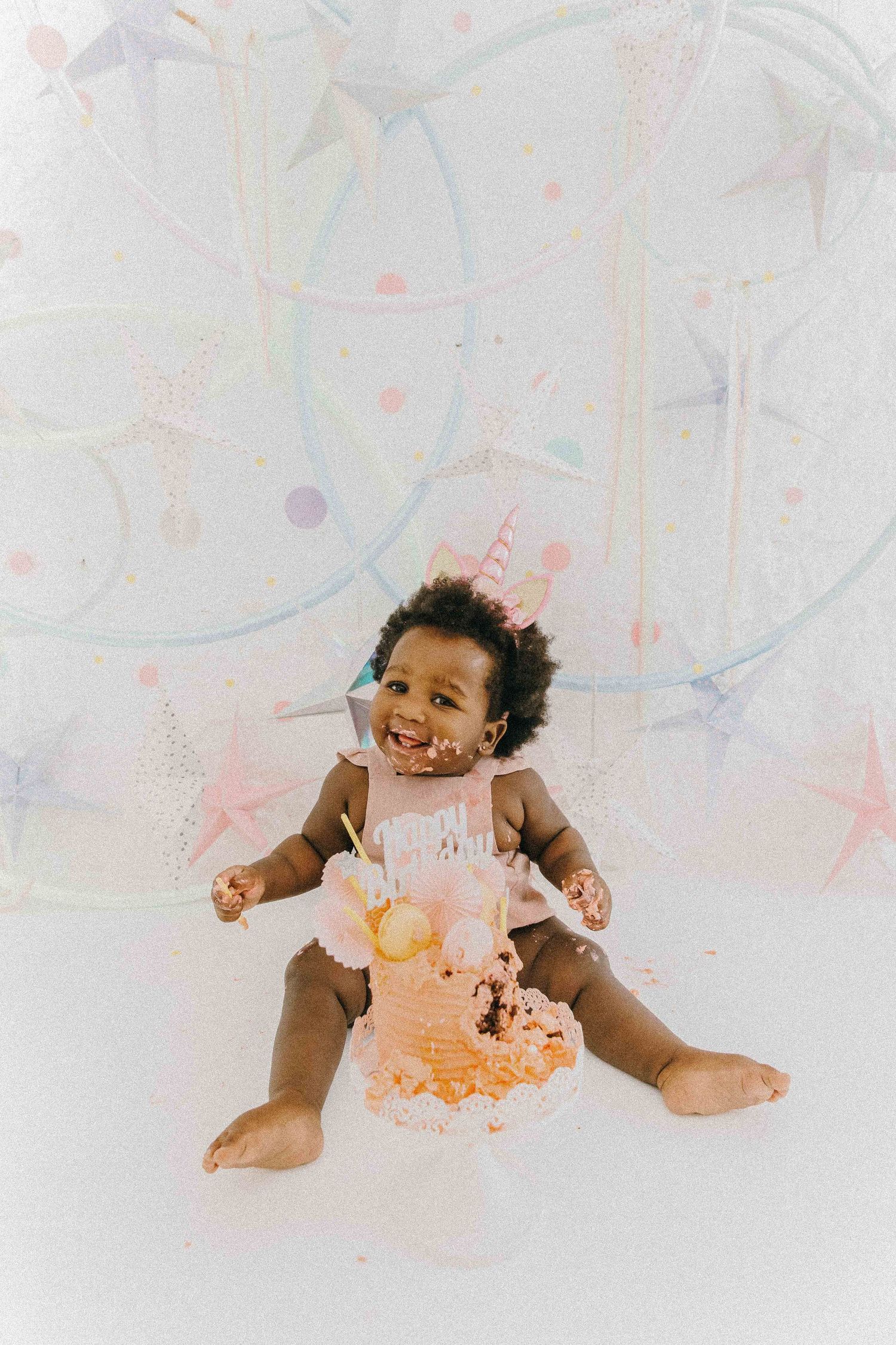 Portugal cake smash sessions — diversão, memórias doces e luz natural suave.