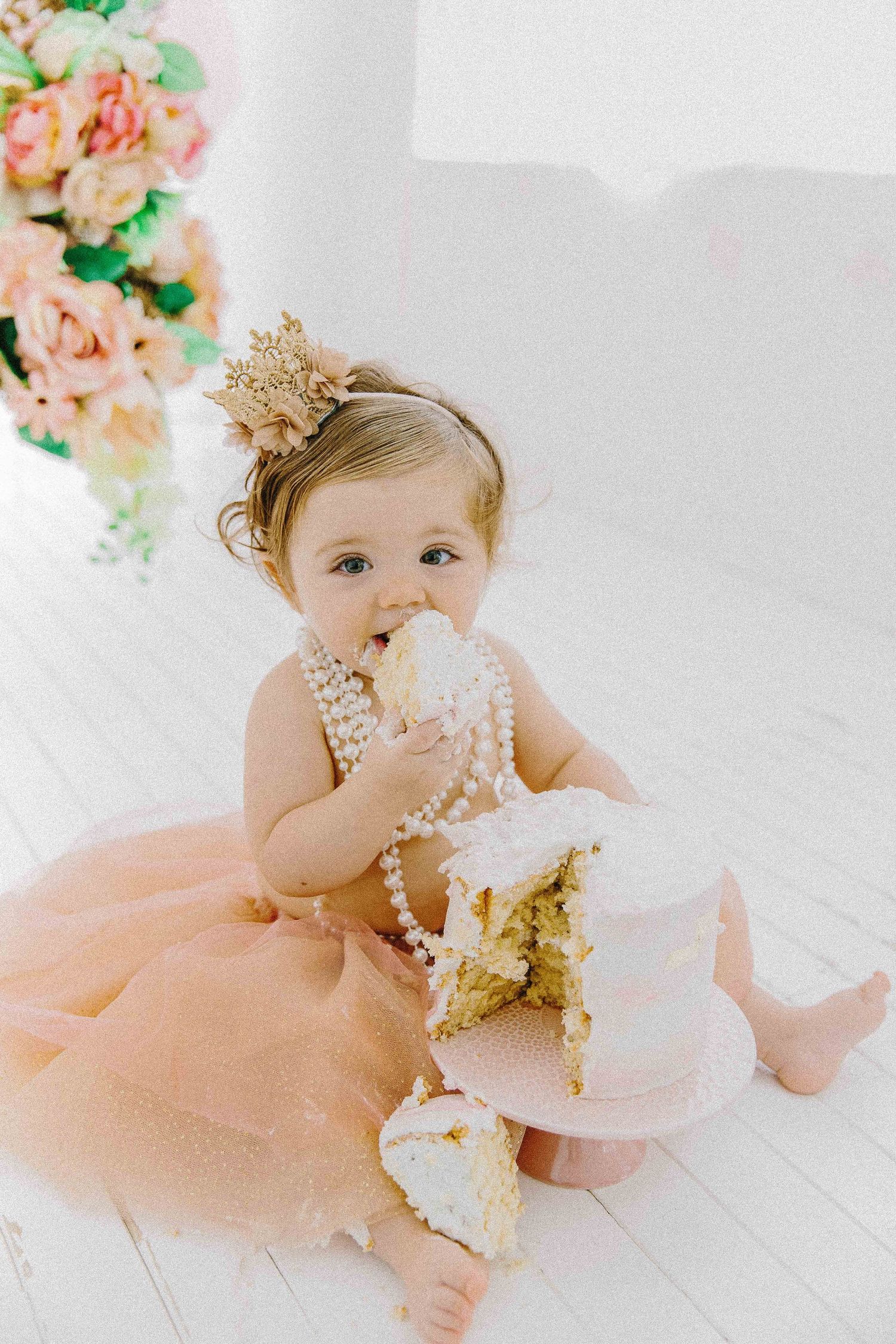 Cute cake smash portraits Lisbon — risadas, amor e momentos deliciosos.