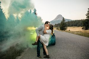 couple doing dip and kiss with blue smoke bomb