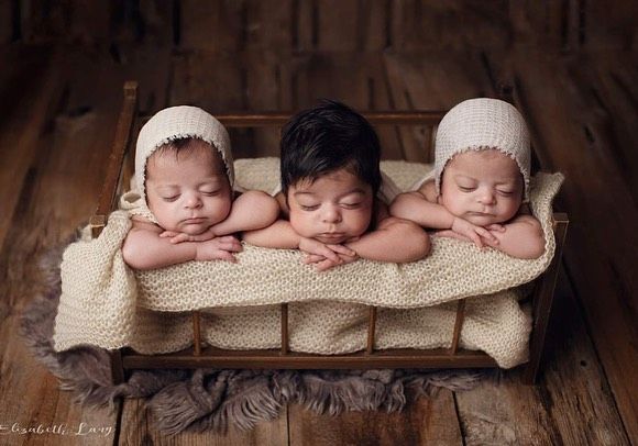 Posed newborn photography, on the other hand, focuses on creating stunning, classic portraits with a more formal approach.
