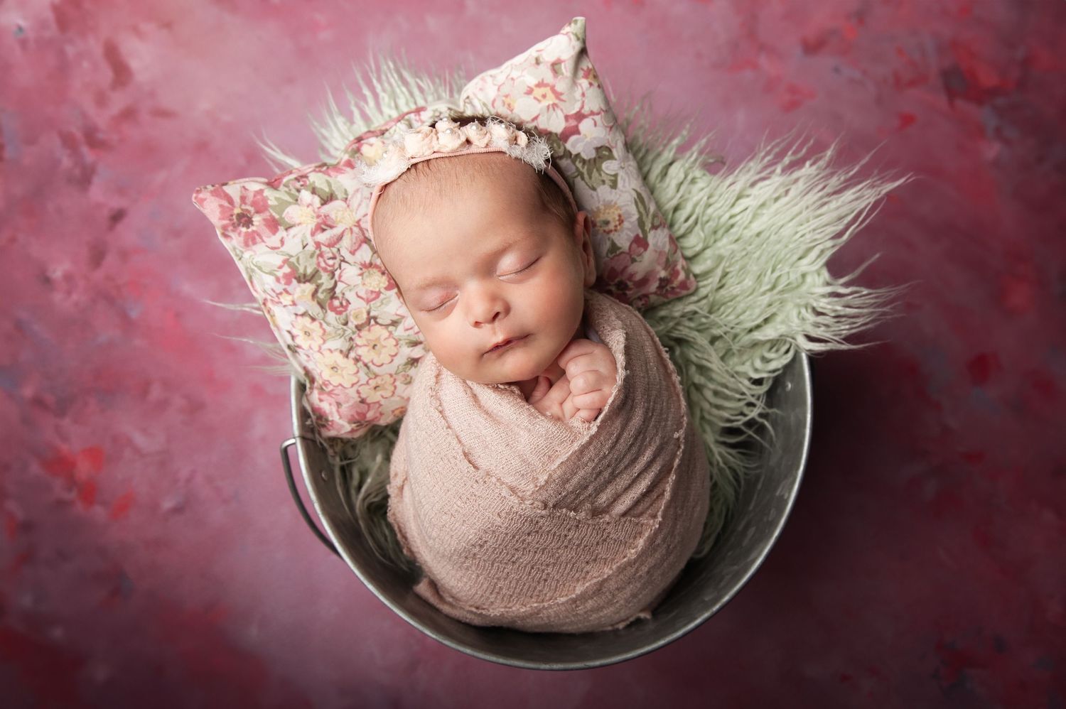 Newborn posing by kara jade photography