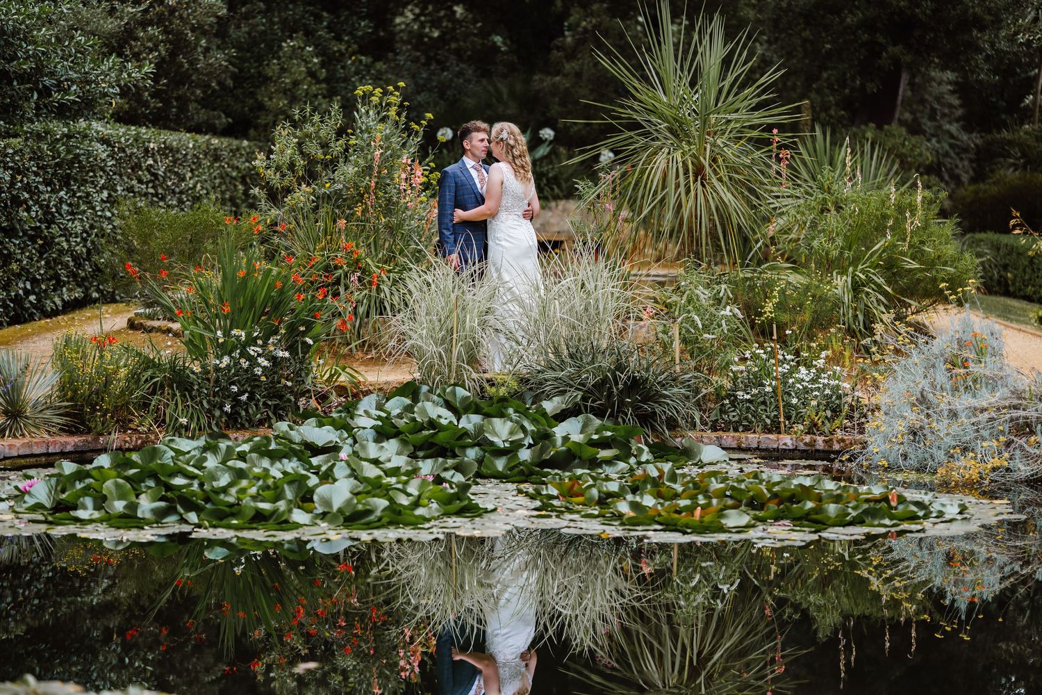 Abbotsbury Subtropical Garden Wedding. Abbotsbury wedding. Dorset Wedding venue. Dorset wedding photographer. Outdoor wedding venue Dorset