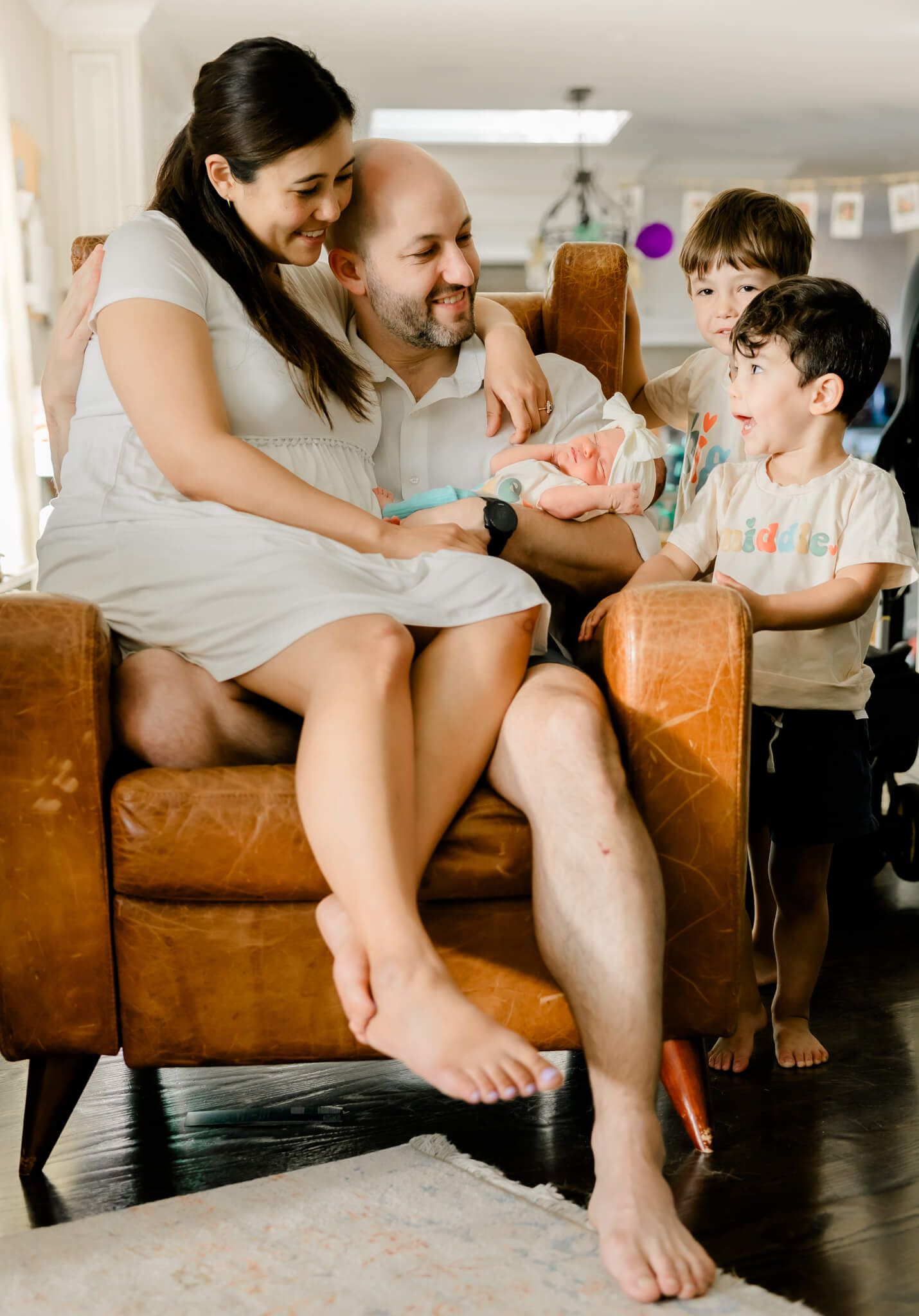 natural family photos with two brothers and baby sister