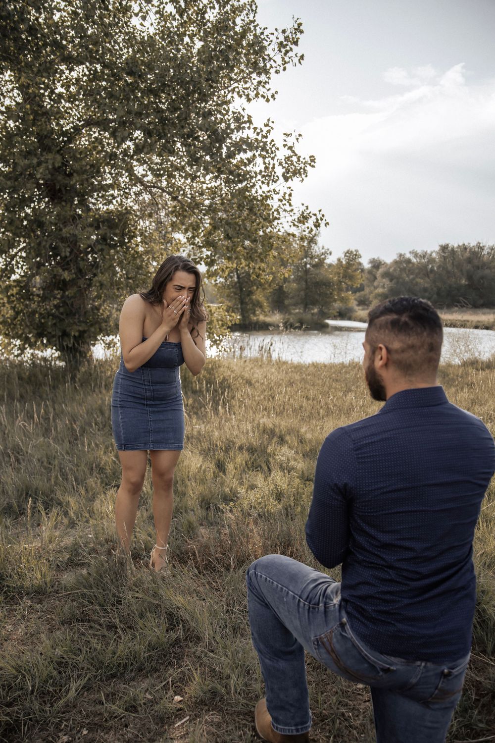 Man proposes to his girlfriend