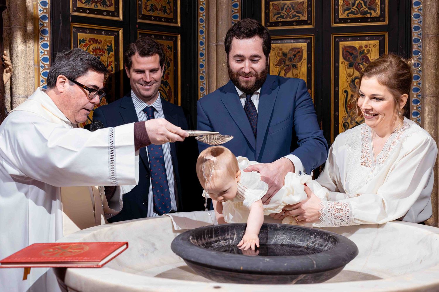 Fotografía de bautizo en Sevilla, Ludivine Mimar fotógrafa de familia.