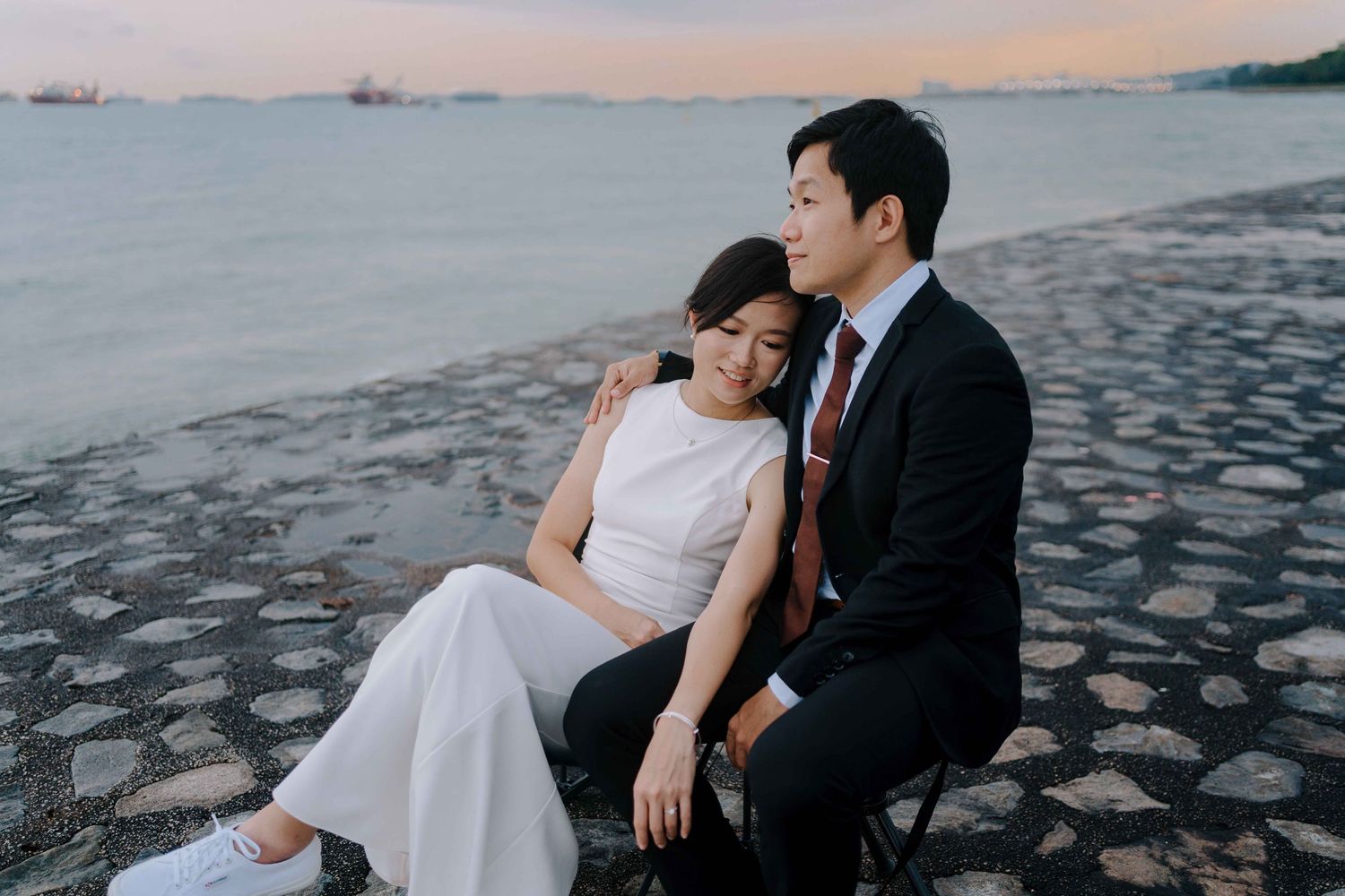 engagement shoot in singapore by the sea
