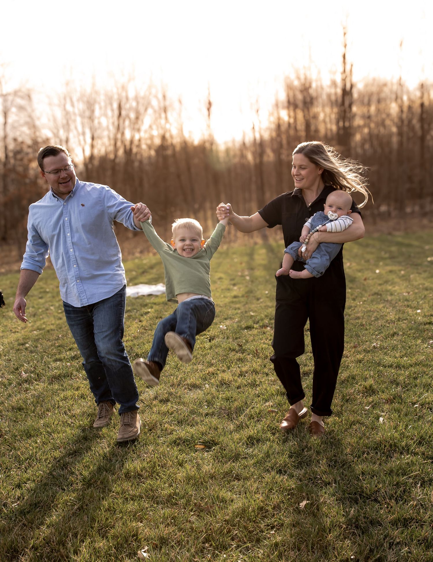Family outdoor photo session with parents and baby in Carmel, Indiana.