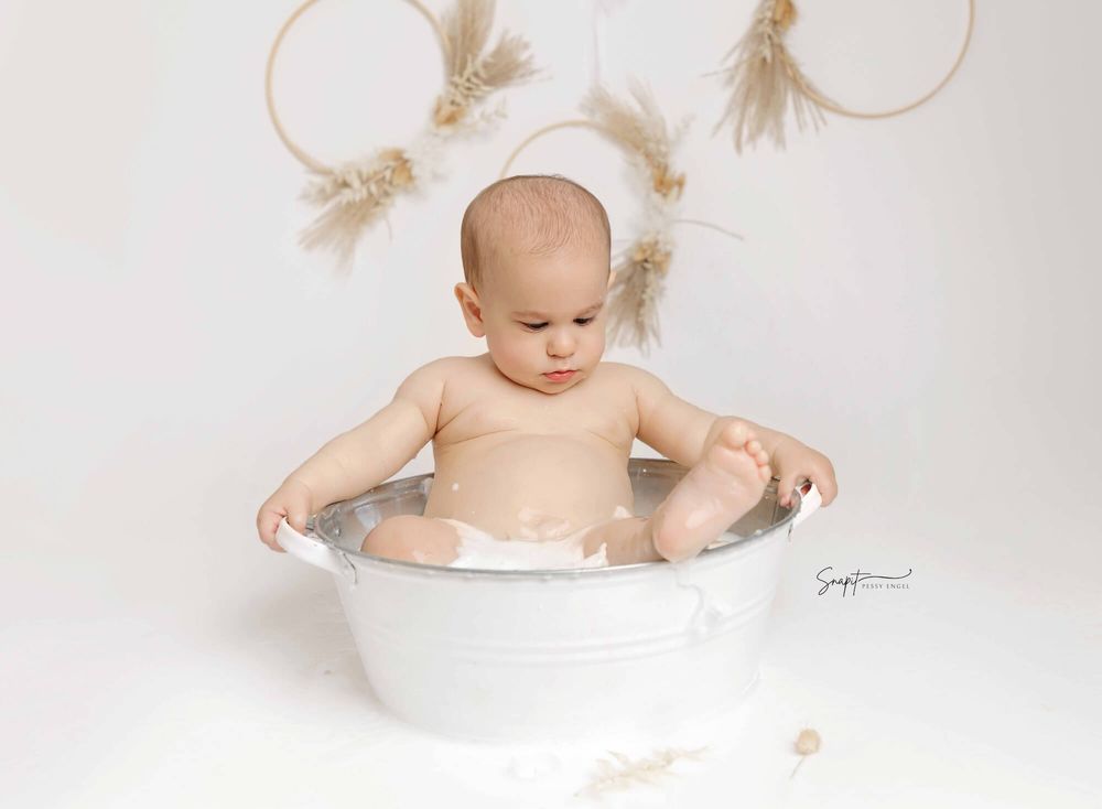 cake smash photography Lakewood NJ, first birthday photos, baby cake smash portraits, studio cake smash, milestone photography Lakewood NJ