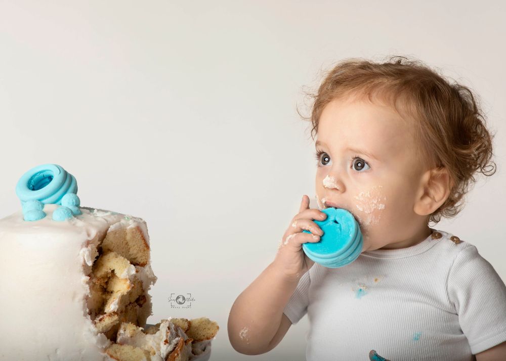 cake smash photography Lakewood NJ, first birthday photos, baby cake smash portraits, studio cake smash, milestone photography Lakewood NJ