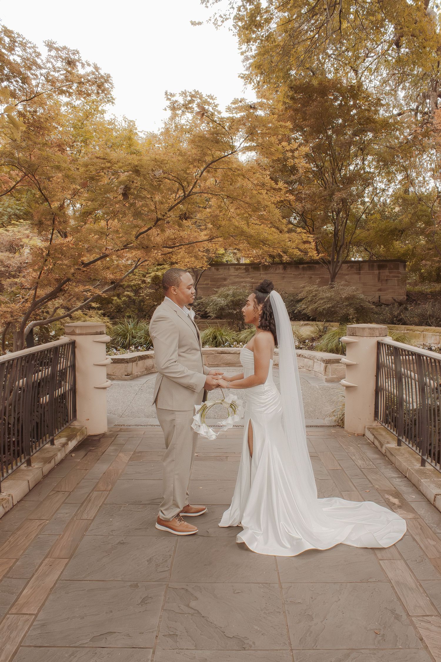 Wedding day photos at the Dallas arboretum