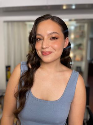 Maquillaje y peinado social