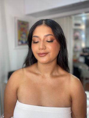 Maquillaje y peinado social para grado