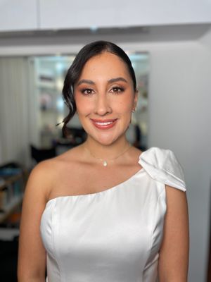 Maquillaje y peinado novia civil