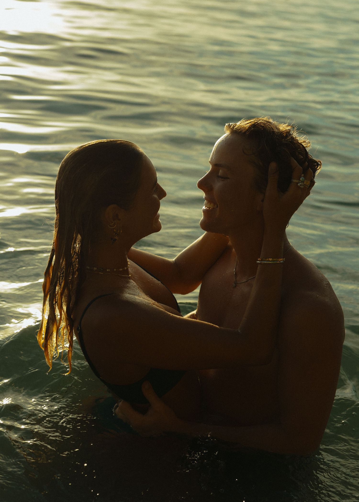 Hannah Wynter Films O'ahu, Hawai'i-based photo and video duo. We specialize in capturing stunning moments for couples, e
