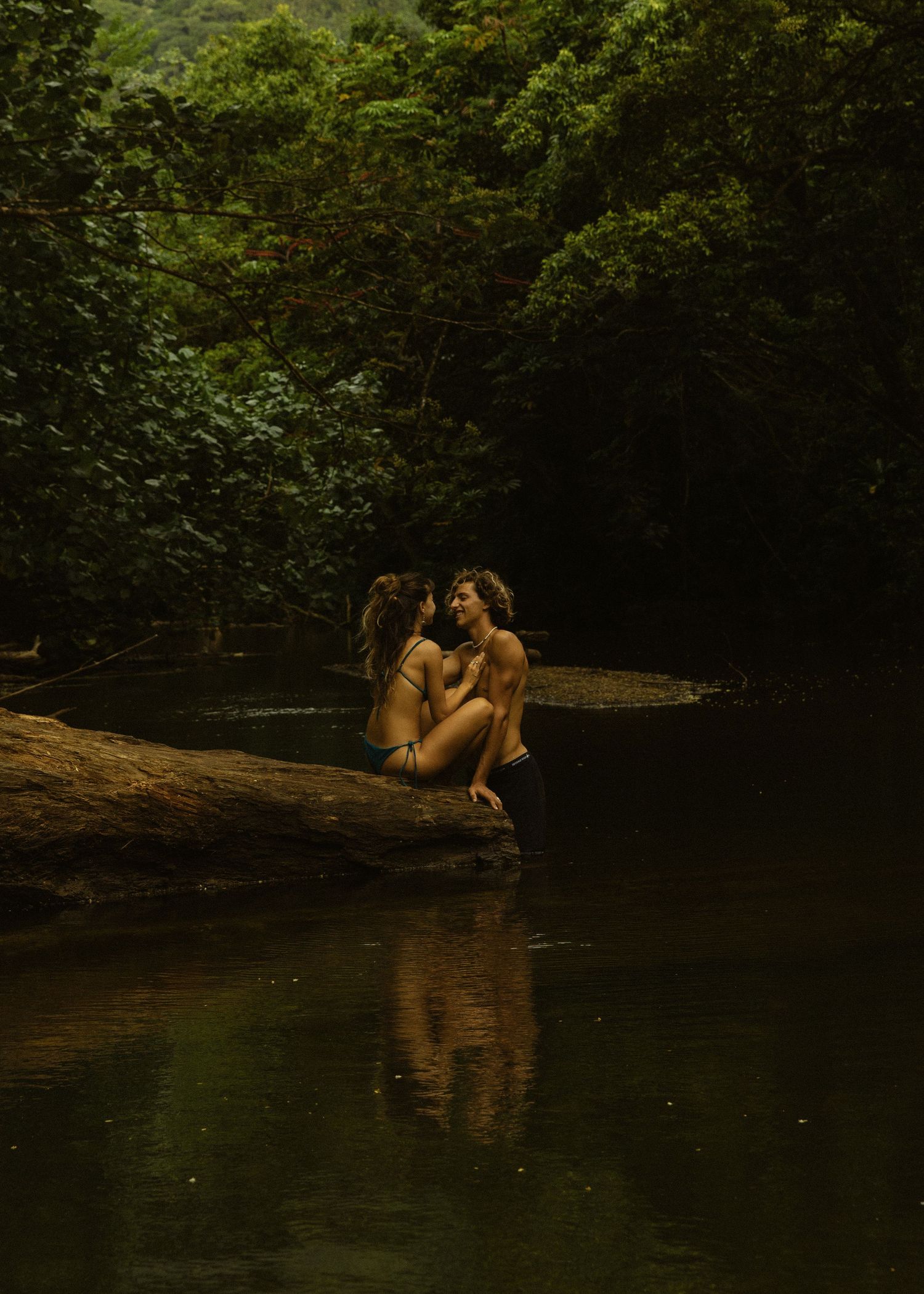Hannah Wynter Films O'ahu, Hawai'i-based photo and video duo. We specialize in capturing stunning moments for couples, e
