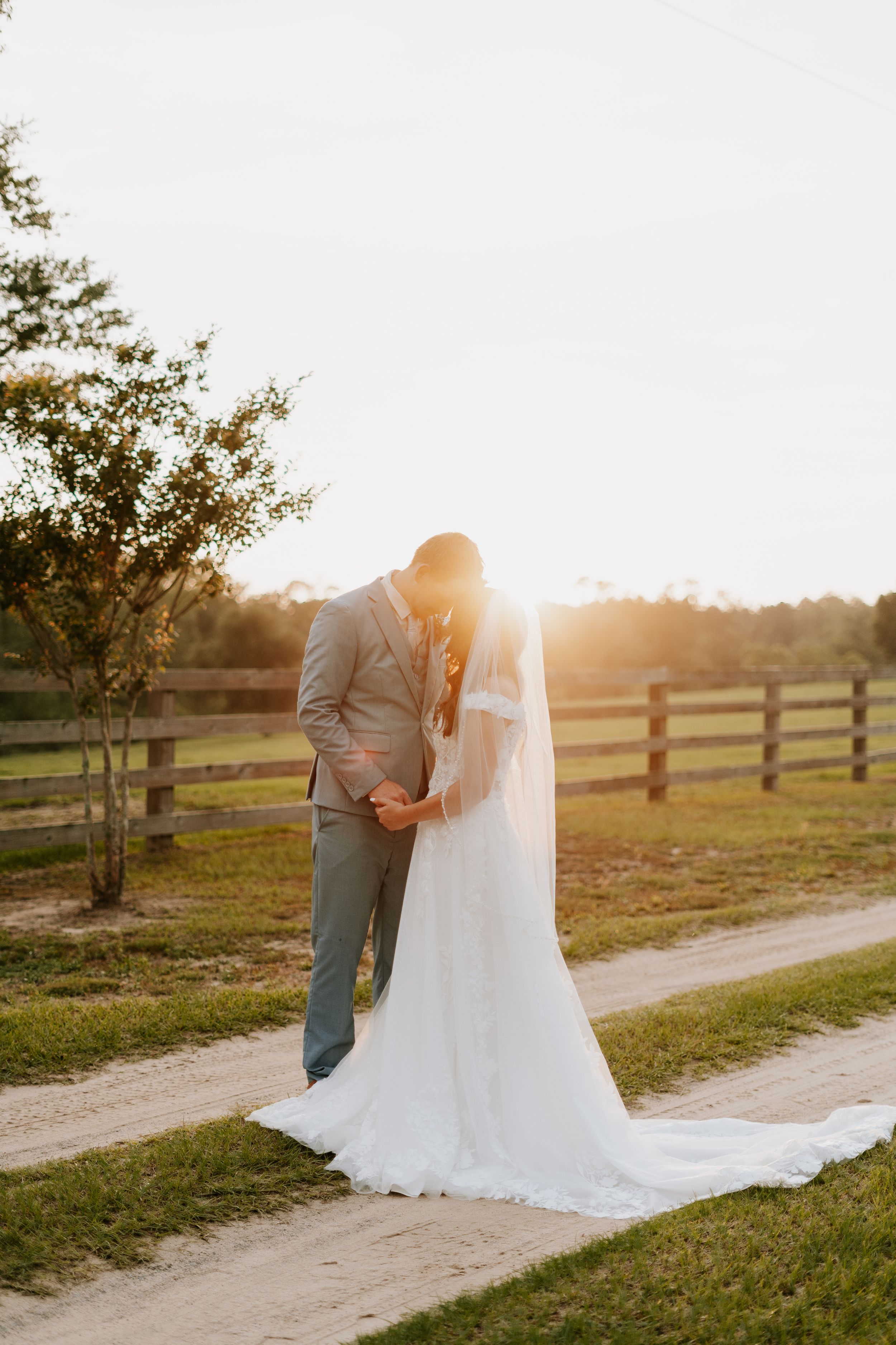 Signature portraiture for the effortlessly coastal soul.
Serving 30A, Seaside, Santa Rosa Beach, and destination lovers worldwide.