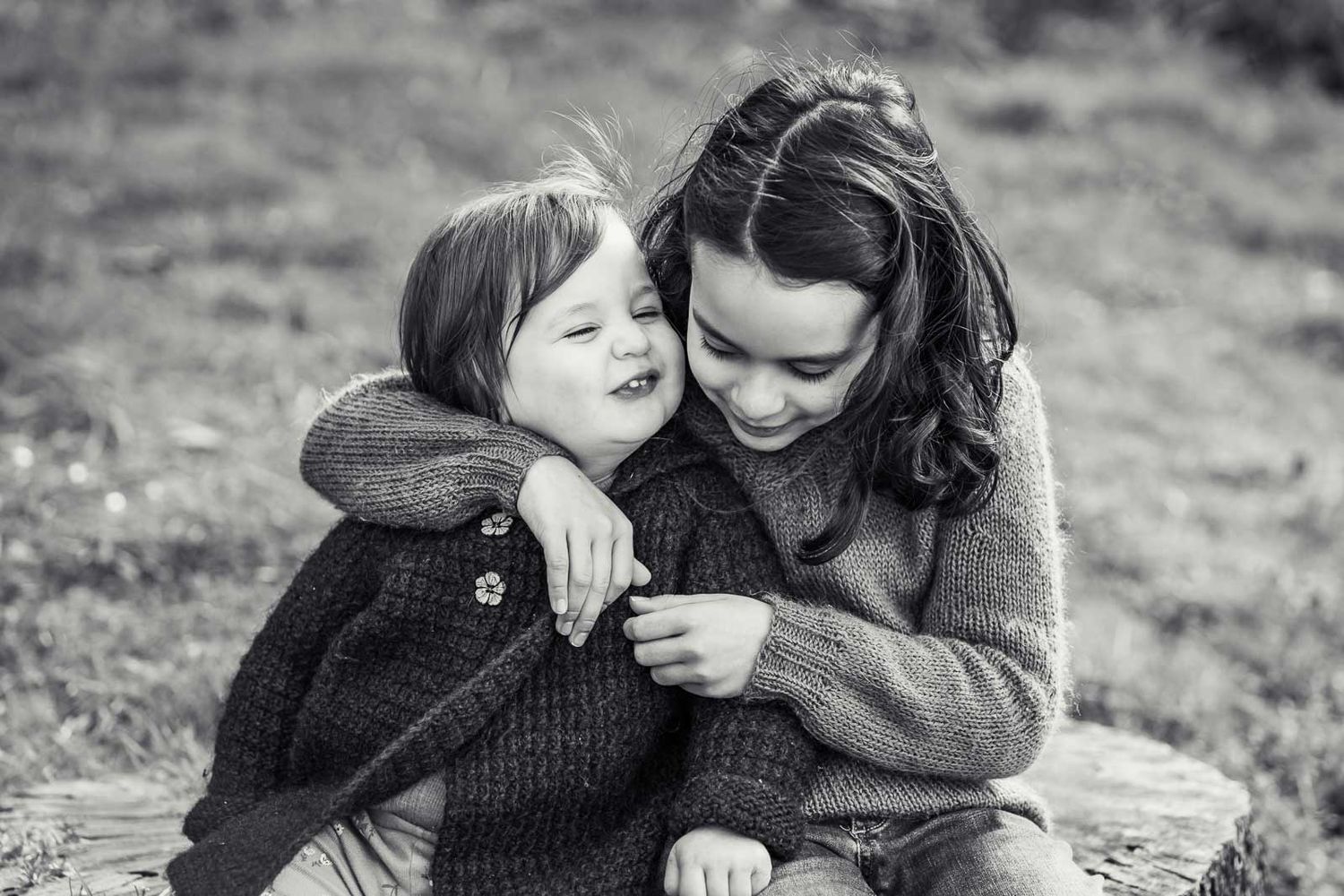 Younger sibling kissing older sibling.