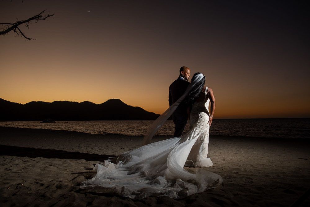 Couple photo session in Playa Hermosa, Costa Rica