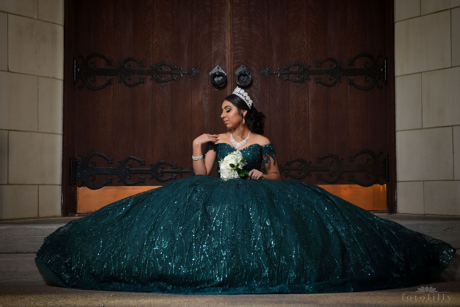Free quince planning prompts for 2026 designed by Fotolilly Photography to help Dallas Fort Worth families stay organized