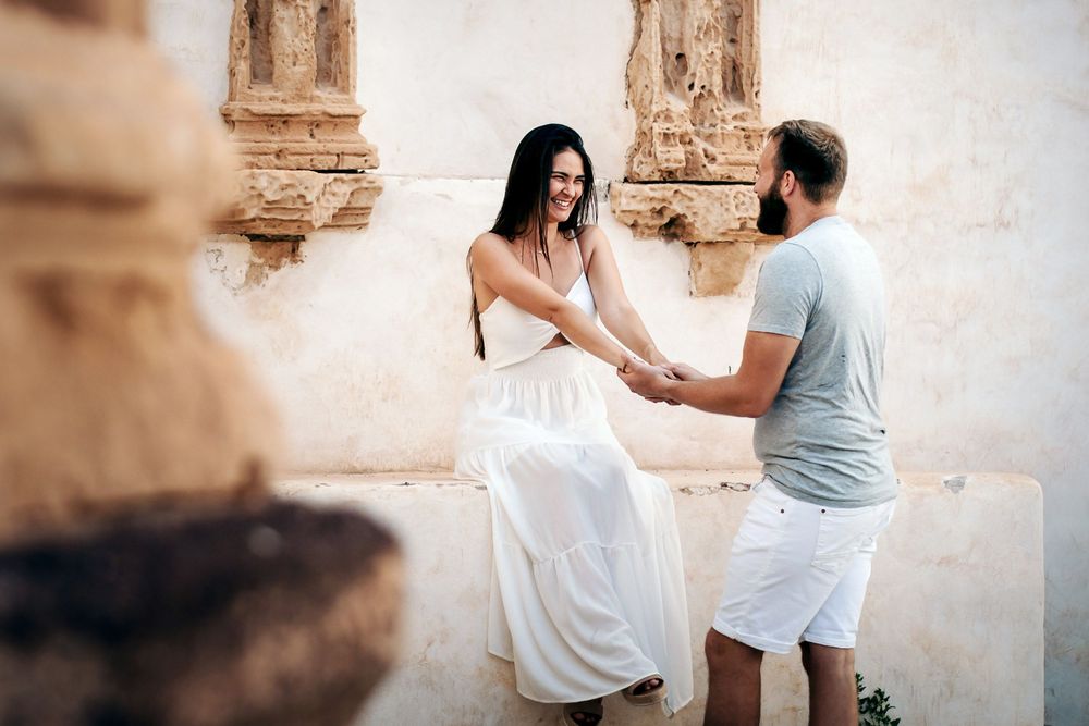 Happy couple during a photoshoot in Betancuria - Client testimonials for wedding photographer in Fuerteventura and Lanzarote photoFuerte