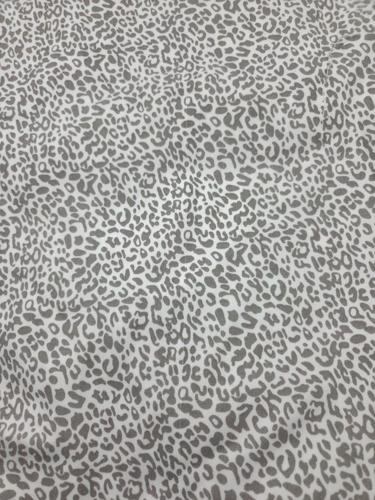 Seamless black and white leopard print pattern with spotted animal markings in a repeating design.