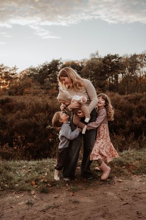Fotograaf Brabant Oss Den Bosch Uden fotografie ouders mama momlife Sis&So gezinsshoot verhaal dayinthelife gezinsfotograaf