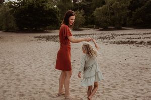 Fotograaf Brabant Oss Den Bosch Uden fotografie ouders mama momlife Sis&So gezinsshoot verhaal dayinthelife gezinsfotograaf