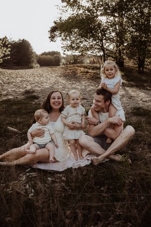 Fotograaf Brabant Oss Den Bosch Uden fotografie ouders mama momlife Sis&So gezinsshoot verhaal dayinthelife gezinsfotograa