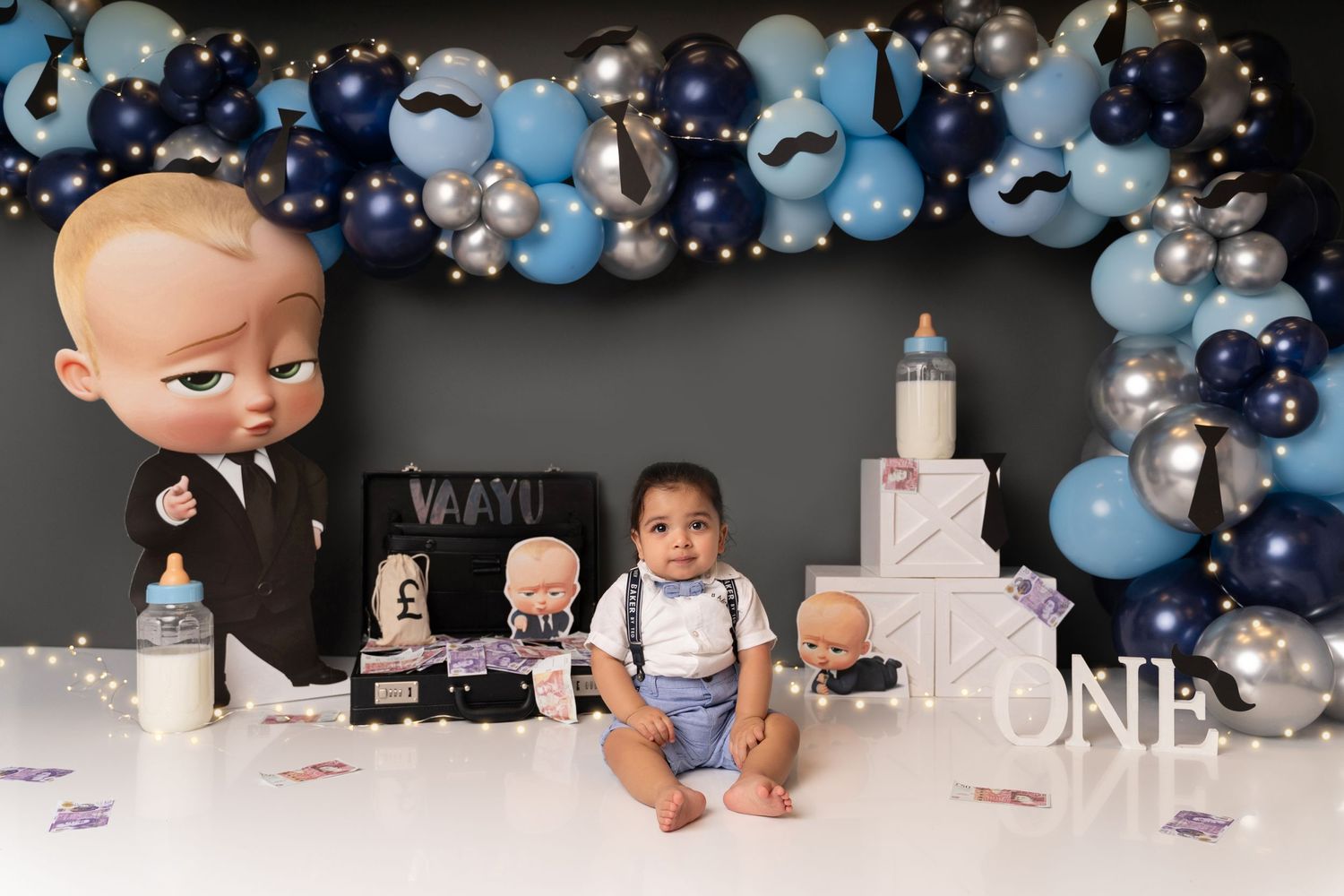 From curious first bites to messy giggles, our cake smash photoshoots capture the sweetest birthday moments.