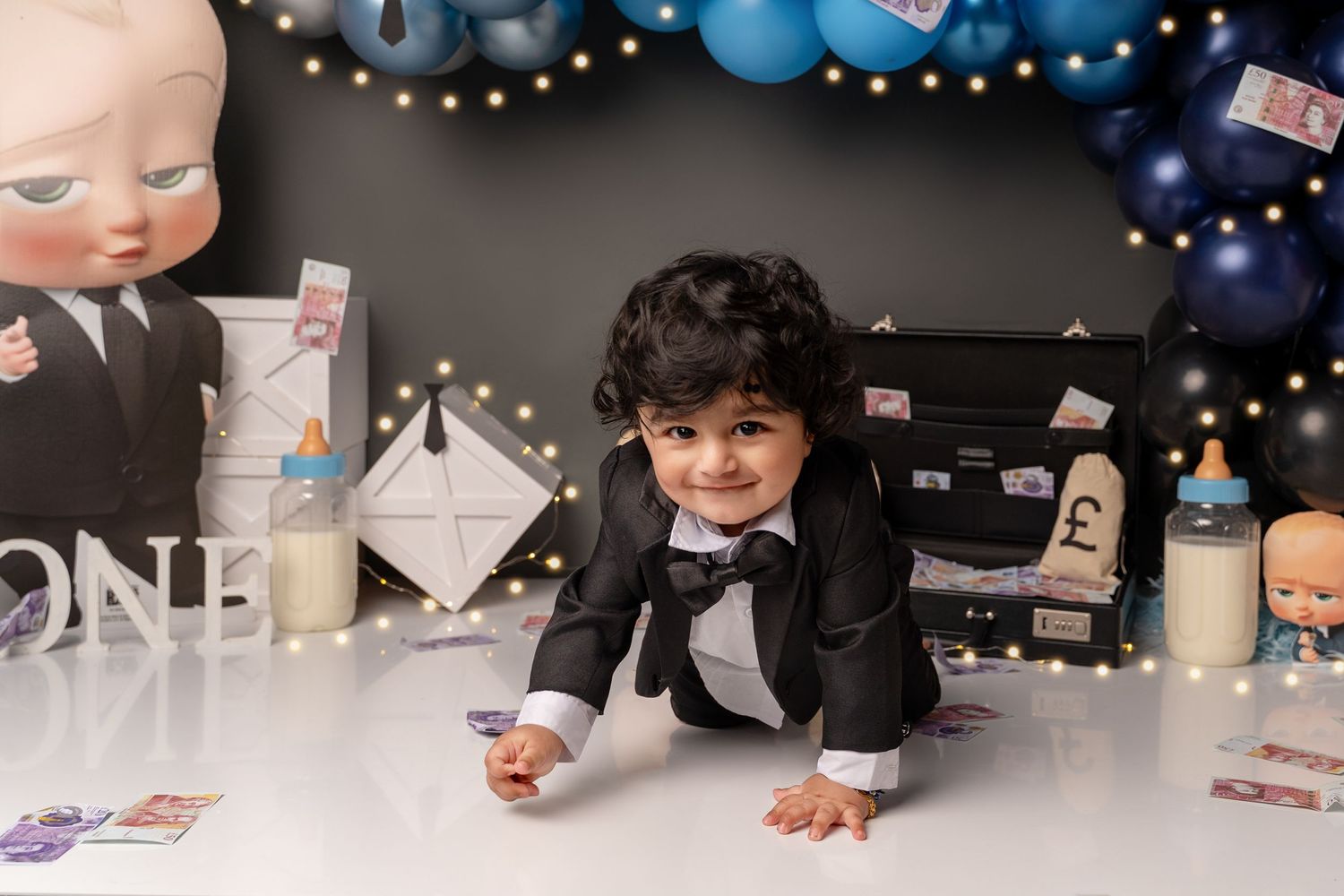 Pure joy, playful mess, and a sprinkle of magic! Our cake smash sessions make your little one’s birthday extra special.
