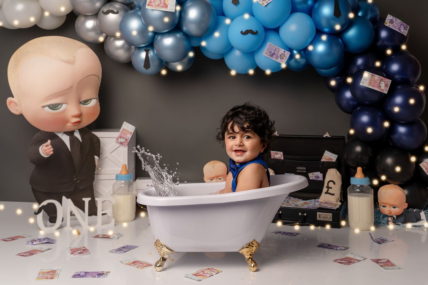 One cake, one baby, and endless giggles! A cake smash session is the cutest way to celebrate your little one’s first birthday.