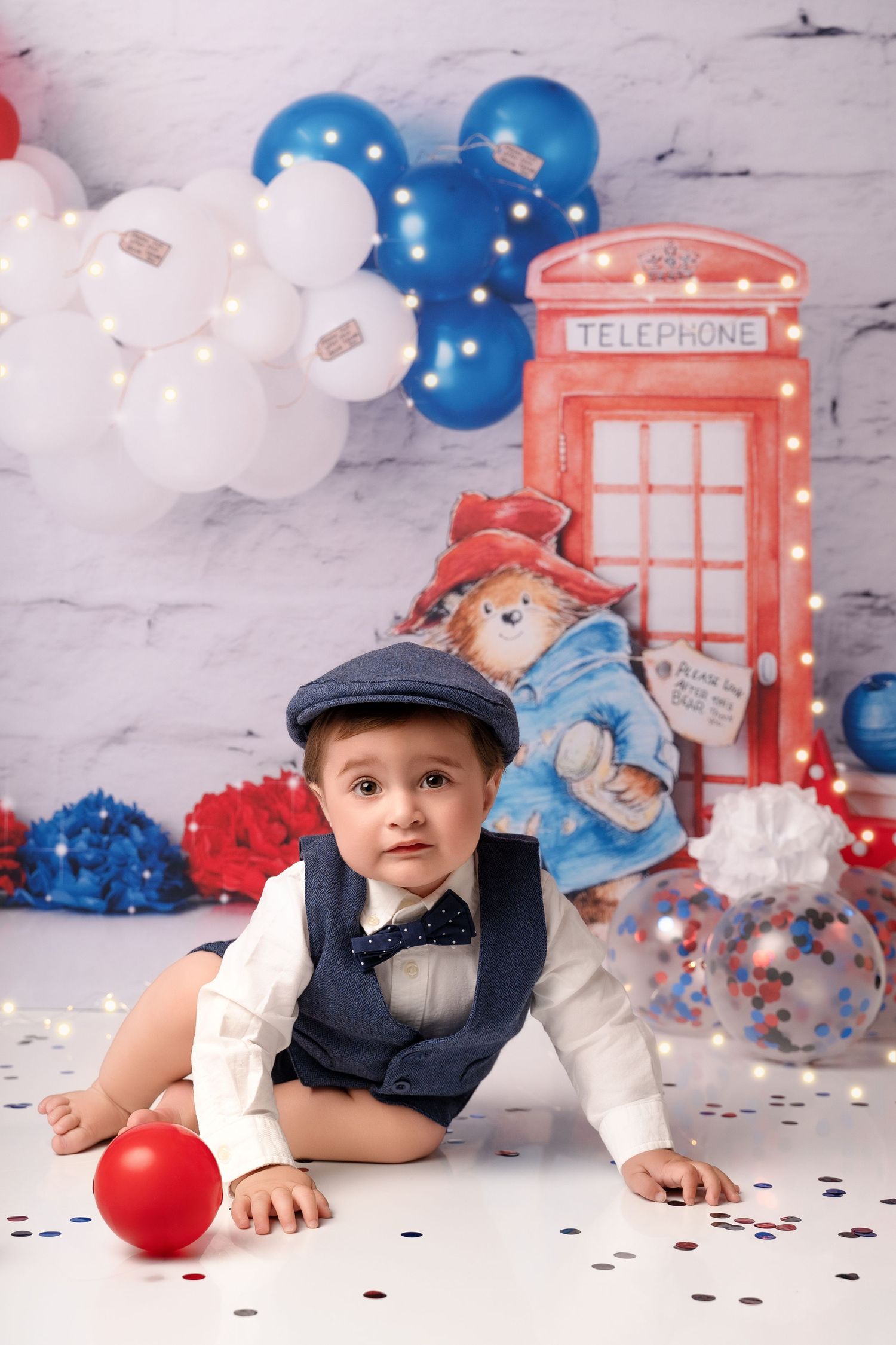 Celebrate your baby’s first year with a fun-filled cake smash session! A perfect mix of laughter, mess, and sweet moments.