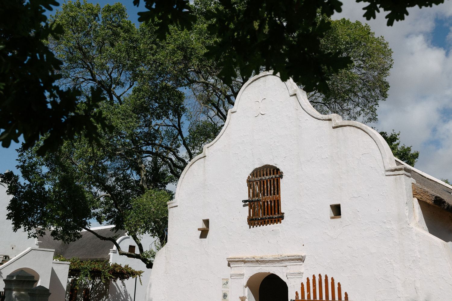 Allert and Lauren at Babylonstoren, documentary wedding photos capturing authentic celebrations.