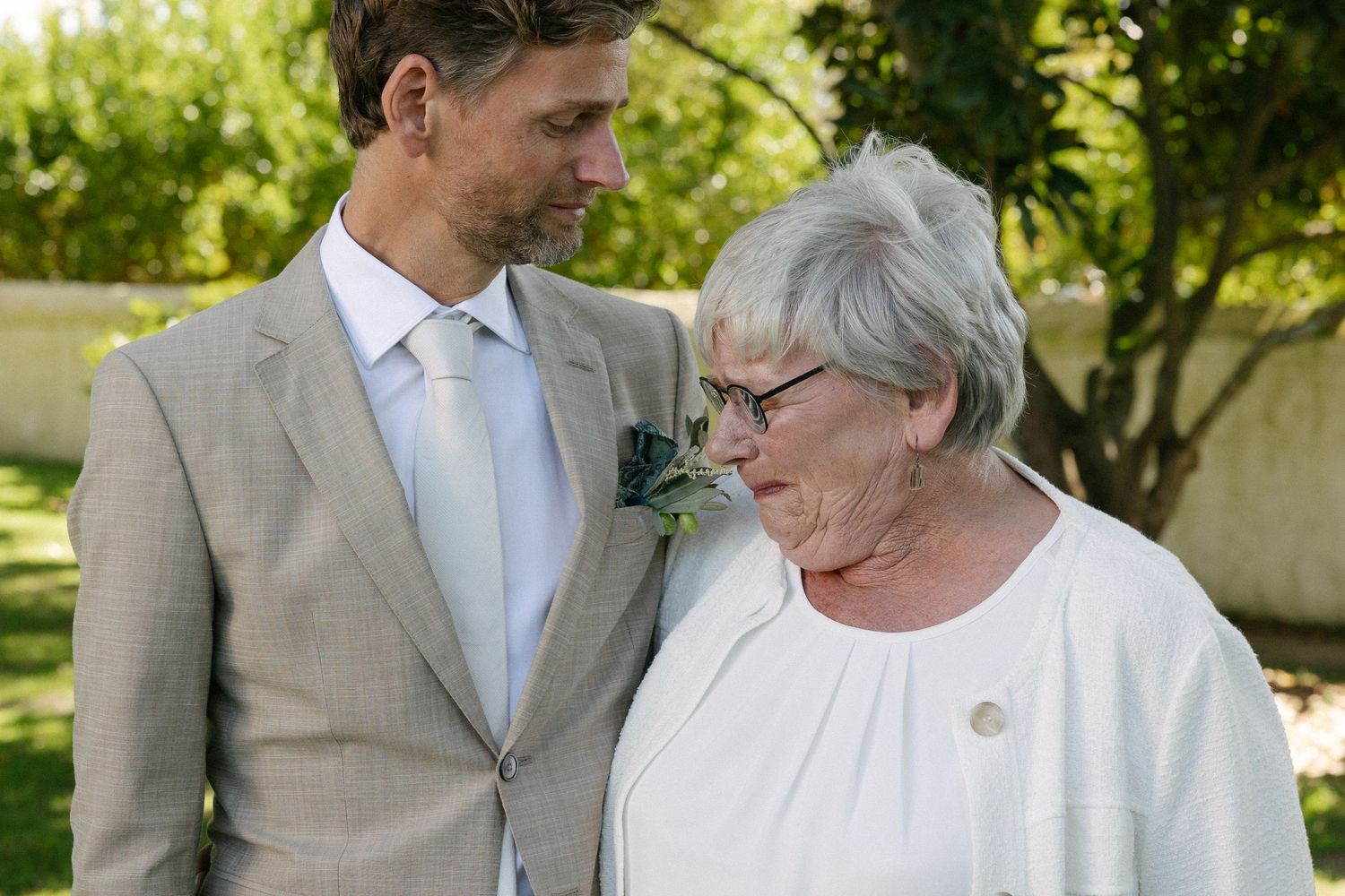 Allert and Lauren at Babylonstoren, documentary wedding photos capturing authentic celebrations.