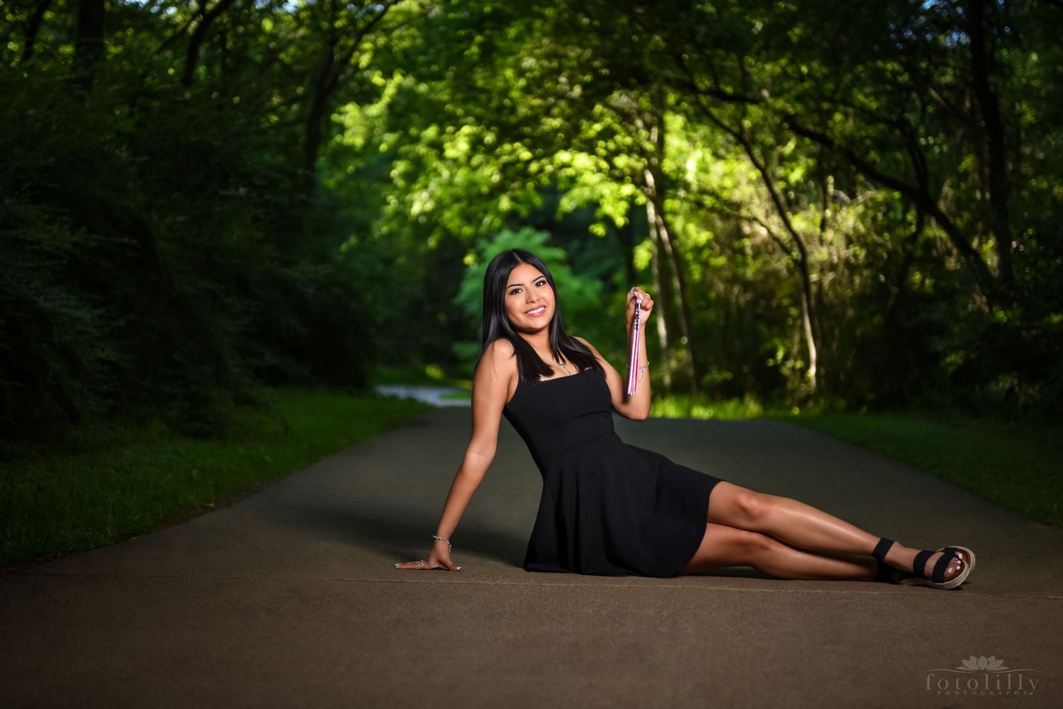 best outdoor locations for senior pictures in Arlington fotolilly photography senior graduation photography specials