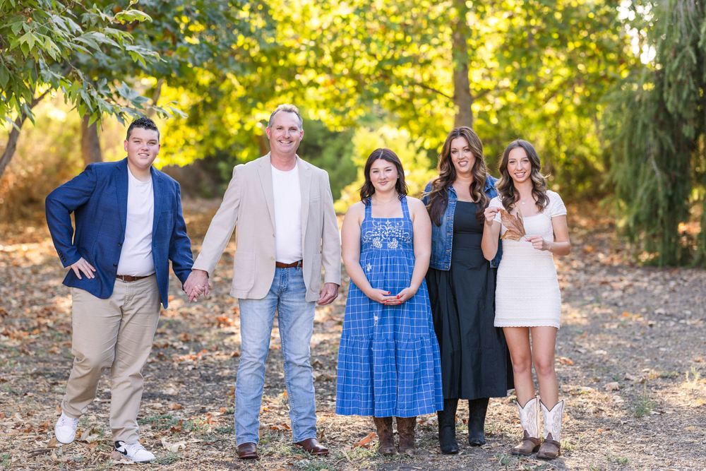 Easy family photos, Simi Valley family photographer, Fun outdoor photographer, Seasonal photographer, Photographers near me