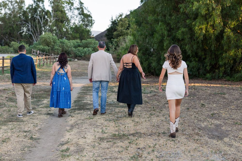 Easy family photos, Simi Valley family photographer, Fun outdoor photographer, Seasonal photographer, Photographers near me