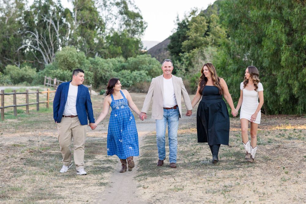 Easy family photos, Simi Valley family photographer, Fun outdoor photographer, Seasonal photographer, Photographers near me