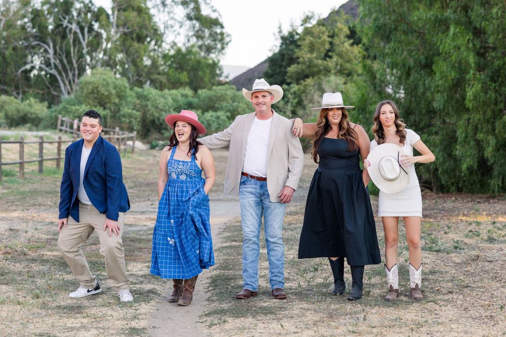 Easy family photos, Simi Valley family photographer, Fun outdoor photographer, Seasonal photographer, Photographers near me