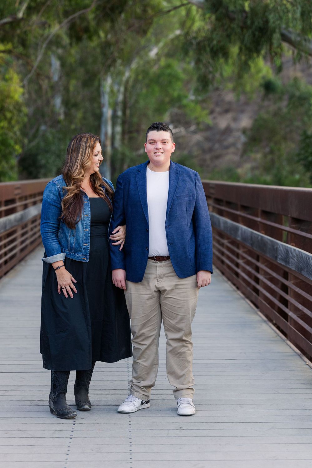 Easy family photos, Simi Valley family photographer, Fun outdoor photographer, Seasonal photographer, Photographers near me