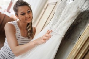 Fotograf za vencanje Nemacka 
Wedding photographer in church on the wedding day Traunreut Germany
Bride posing by the wedding dress