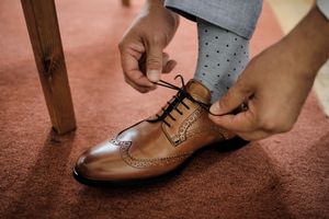 Fotograf za vencanje Nemacka 
Wedding photographer in church on the wedding day Traunreut Germany
Groom details for preparation