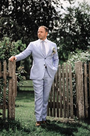 Fotograf za vencanje Nemacka 
Wedding photographer in church on the wedding day Traunreut Germany
Groom posing for photographer