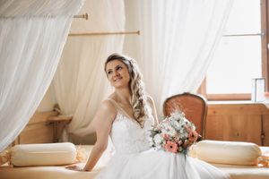 Fotograf za vencanje Nemacka 
Wedding photographer in church on the wedding day Traunreut Germany
Bride and godmother preparation