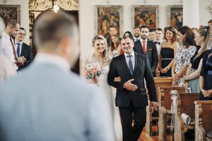 Fotograf za vencanje u crkvi Nemacka 
Wedding photographer in church on the wedding day Traunreut Germany
Bride and groom church atmosphere
