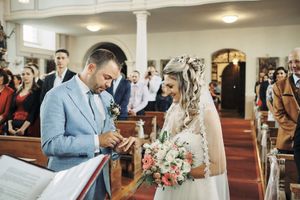 Fotograf za vencanje u crkvi Nemacka 
Wedding photographer in church on the wedding day Traunreut Germany
Bride and groom church atmosphere