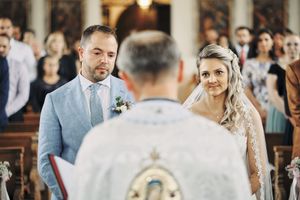 Fotograf za vencanje u crkvi Nemacka 
Wedding photographer in church on the wedding day Traunreut Germany
Bride and groom church priest