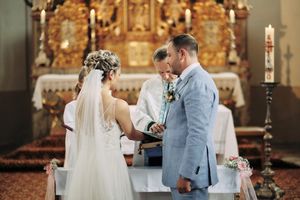 Fotograf za vencanje u crkvi Nemacka 
Wedding photographer in church on the wedding day Traunreut Germany
Bride and groom church atmosphere
